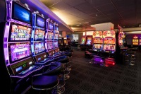Casino Moons 100 $ zdarma otočení, fast lane pass hollywood kasino amfiteátr